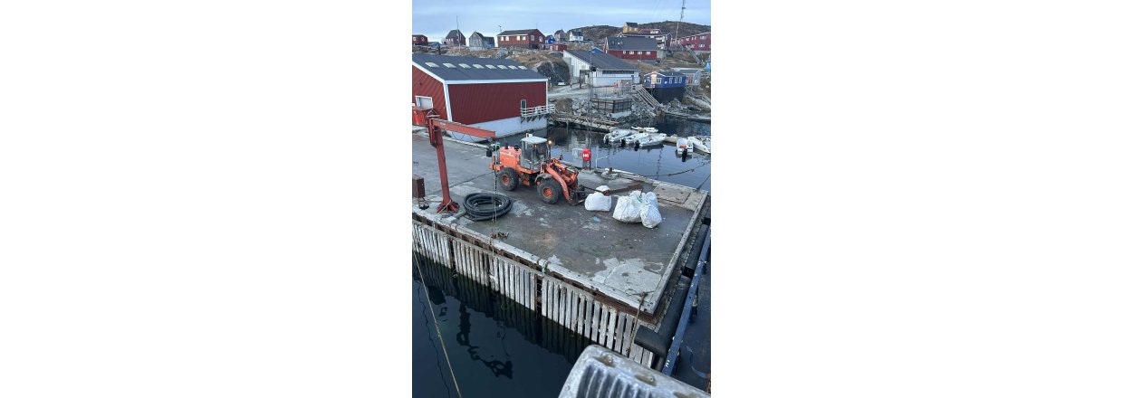 Lastning af affald i Kangaatsiaq d. 18. september 2025