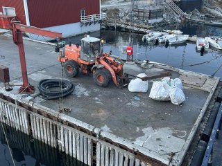 Lastning af affald i Kangaatsiaq d. 18. september 2025