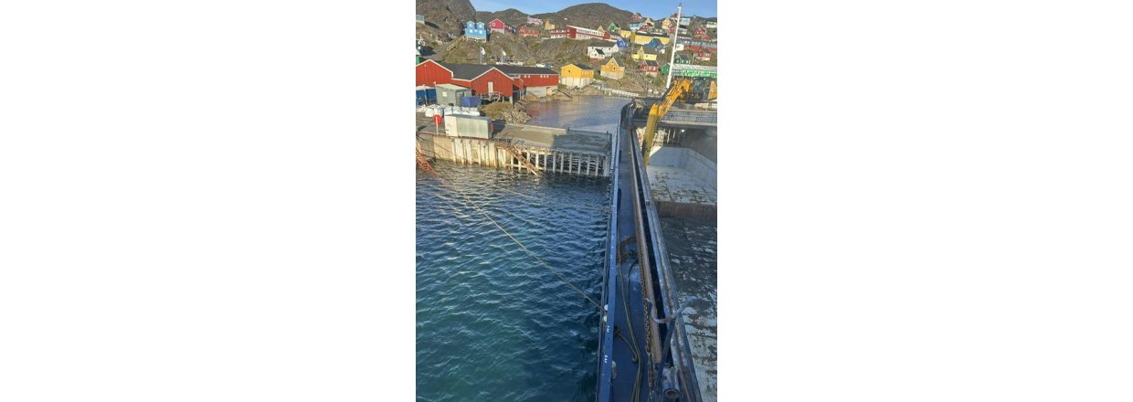 Lastning af affald i Kangaamiut d. 4.. september 2025