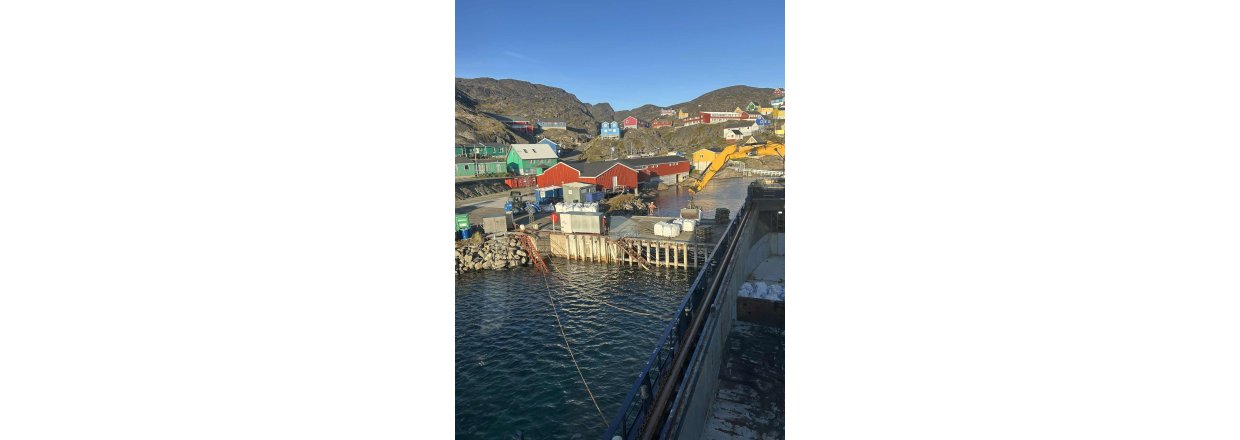 Lastning af affald i Kangaamiut d. 4.. september 2025