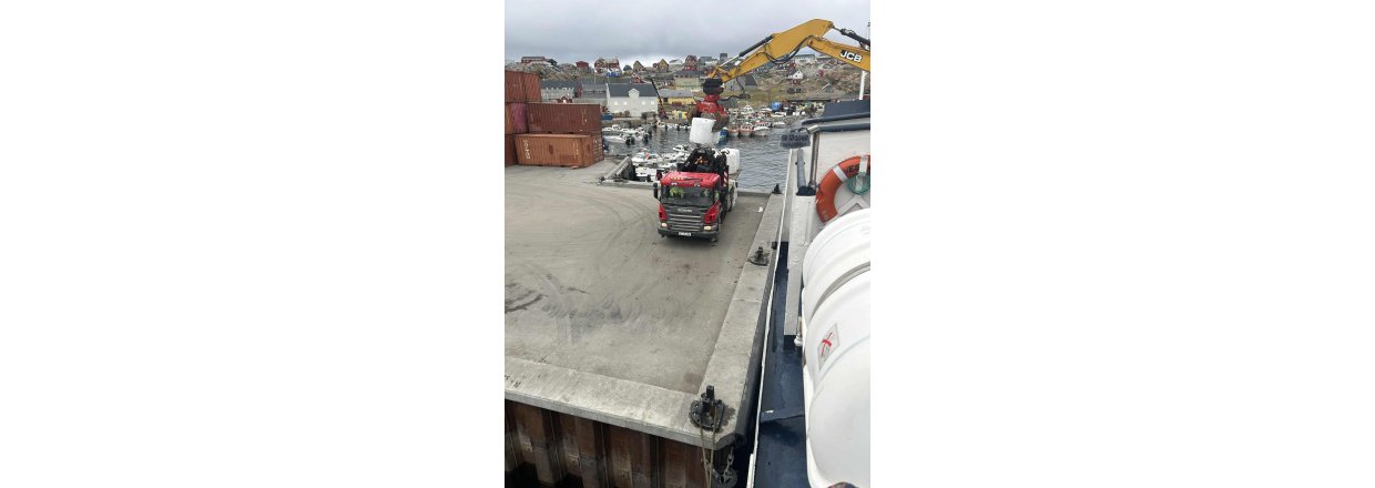 Lastning af affald i Uummannaq d. 10. september 2025