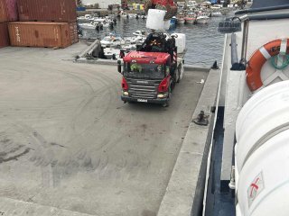 Lastning af affald i Uummannaq d. 10. september 2025