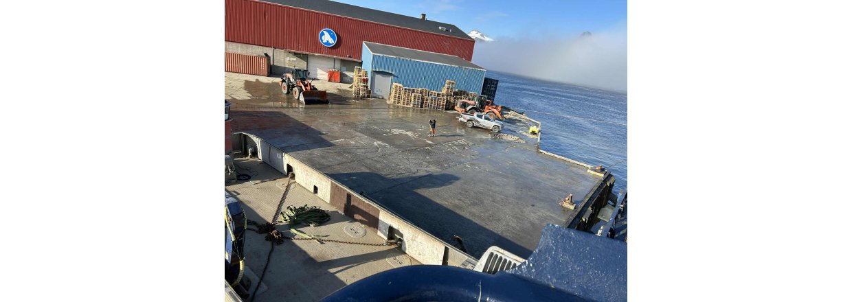 Lastning af affald i Tasiilaq d. 21. august 2025