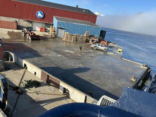 Lastning af affald i Tasiilaq d. 21. august 2025